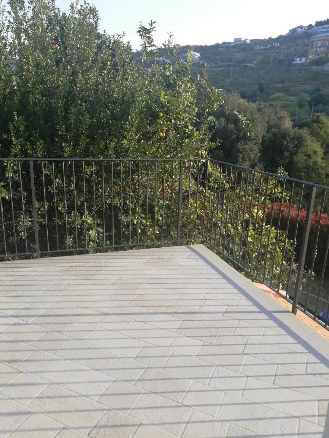 La Torretta Di Piero Con Terrazzi E Parcheggio Privato Citra Zero Zero Ottanta 31Lst0282 Apartment Imperia Exterior photo
