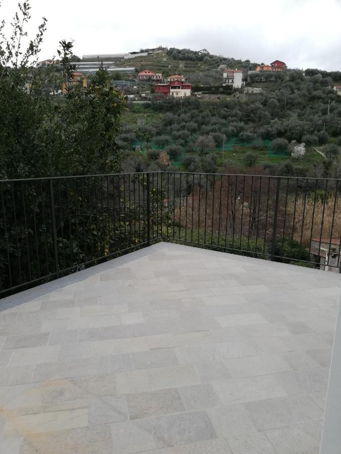 La Torretta Di Piero Con Terrazzi E Parcheggio Privato Citra Zero Zero Ottanta 31Lst0282 Apartment Imperia Exterior photo